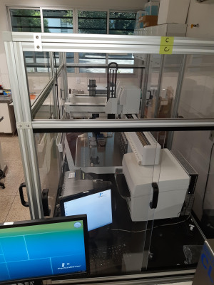 HTS - Equipamento robotizado para automação de etapas analíticas que utilizem detectores de UV, visível e fluorescência (HTS – high throughput screening)3